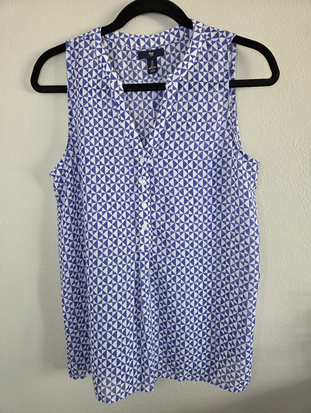 GAP Blue and White Geometric Print Sleeveless Top